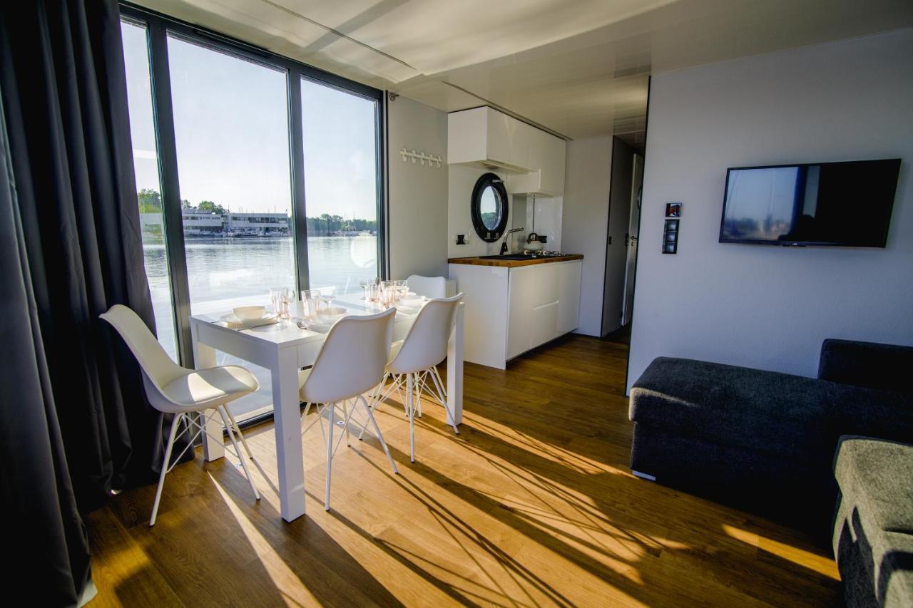 Houseboat- Dom Na Wodzie Z Sauna I Mozliwoscia Plywania Iława エクステリア 写真