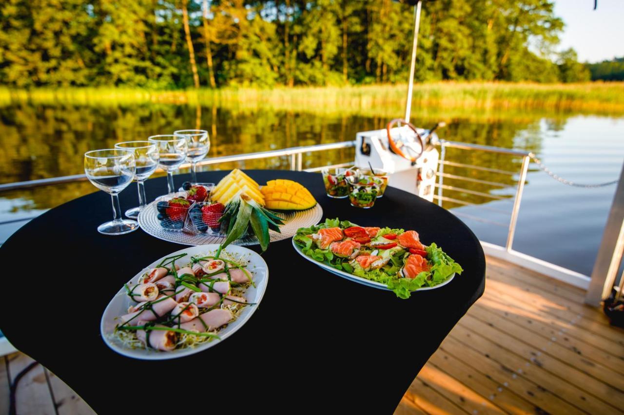 Houseboat- Dom Na Wodzie Z Sauna I Mozliwoscia Plywania Iława エクステリア 写真